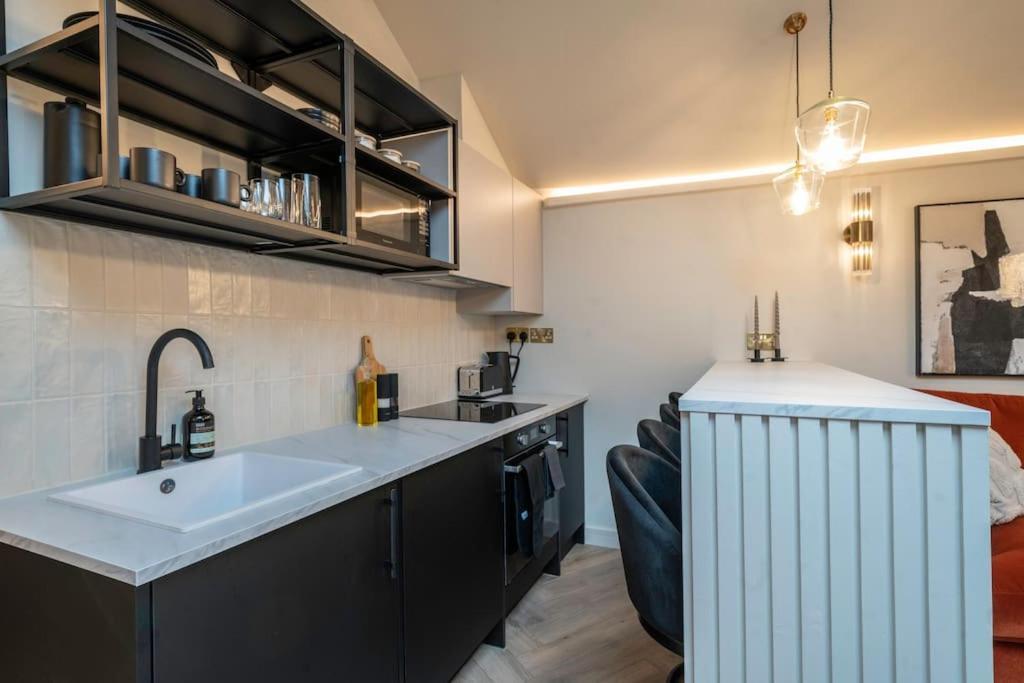 Chic Cotswold Tiny Home - Oddity House 블로클리 외부 사진