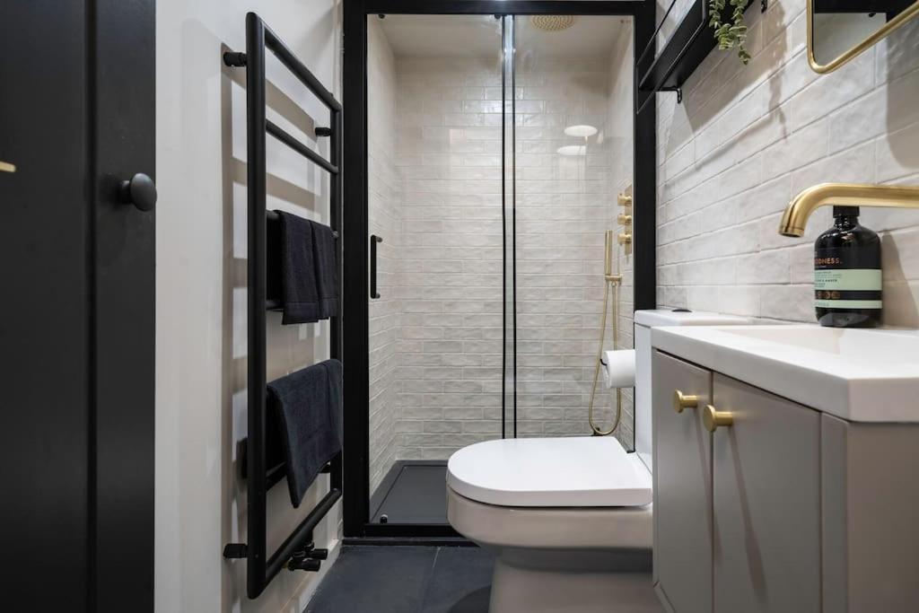 Chic Cotswold Tiny Home - Oddity House 블로클리 외부 사진
