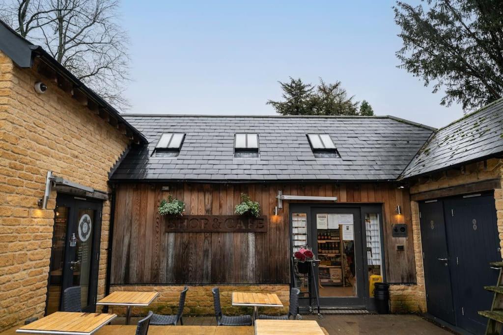 Chic Cotswold Tiny Home - Oddity House 블로클리 외부 사진
