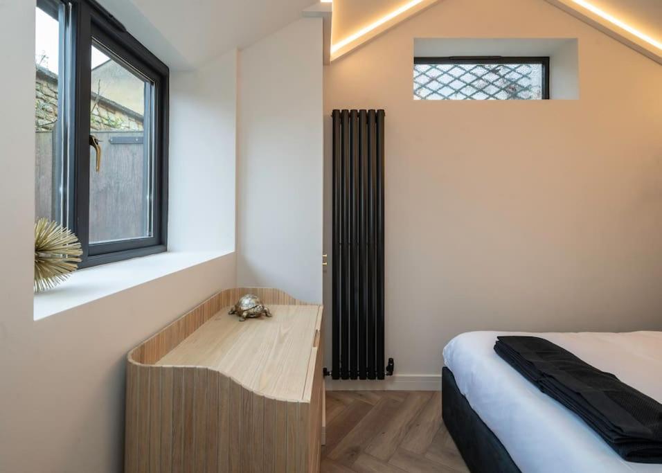 Chic Cotswold Tiny Home - Oddity House 블로클리 외부 사진