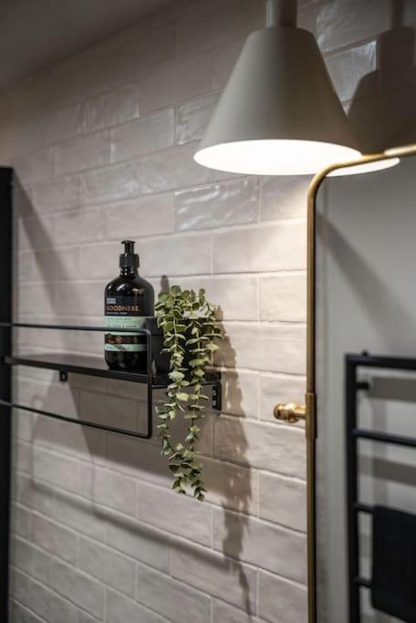 Chic Cotswold Tiny Home - Oddity House 블로클리 외부 사진